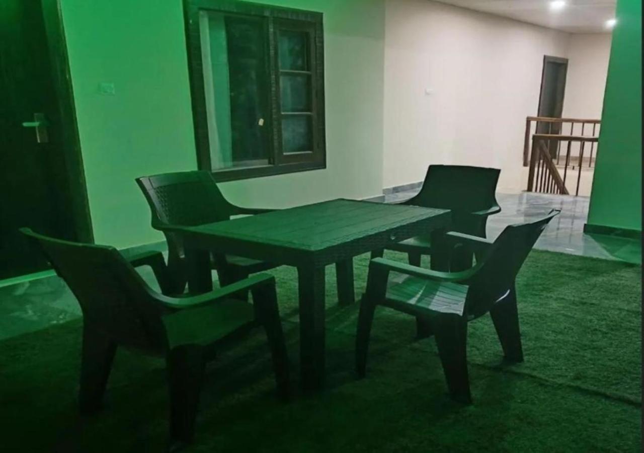 דלהאוזי Oak Wood Homestay Banikhet מראה חיצוני תמונה