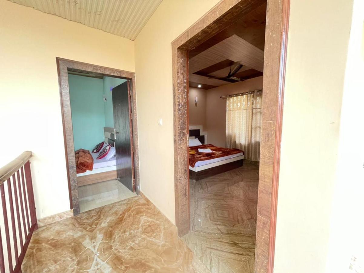 דלהאוזי Oak Wood Homestay Banikhet מראה חיצוני תמונה