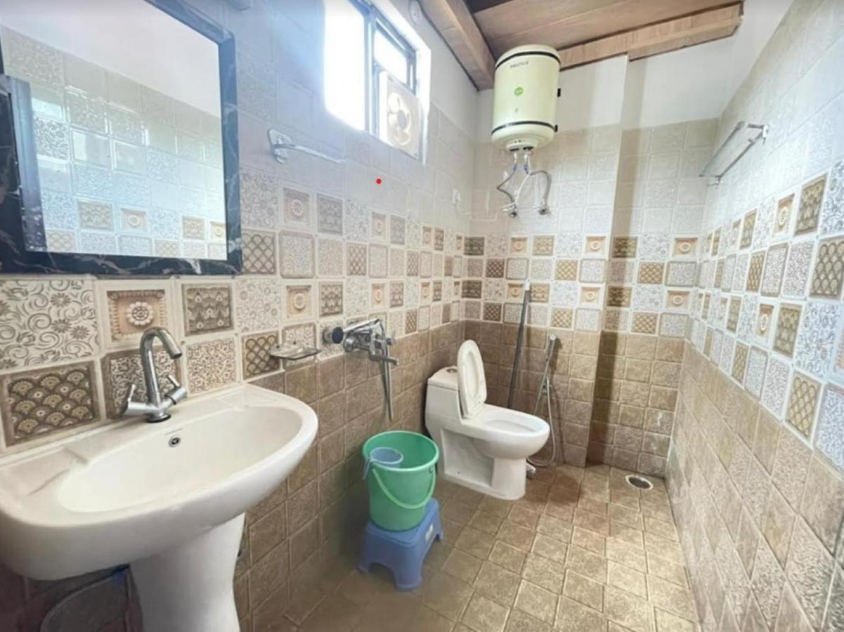 דלהאוזי Oak Wood Homestay Banikhet מראה חיצוני תמונה