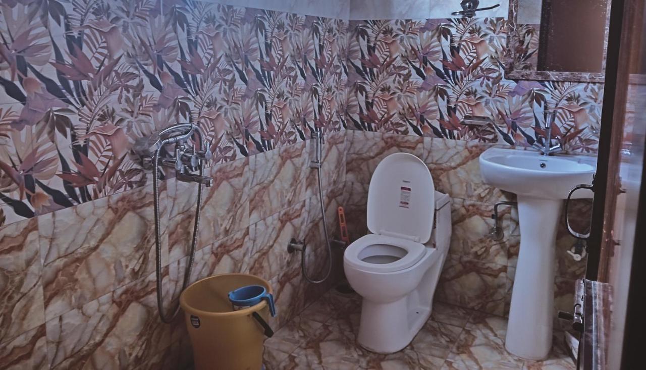 דלהאוזי Oak Wood Homestay Banikhet מראה חיצוני תמונה