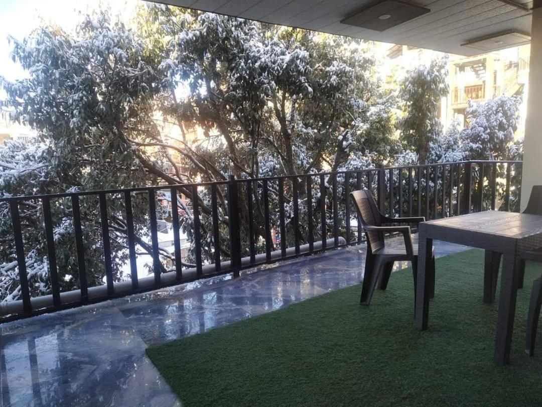 דלהאוזי Oak Wood Homestay Banikhet מראה חיצוני תמונה