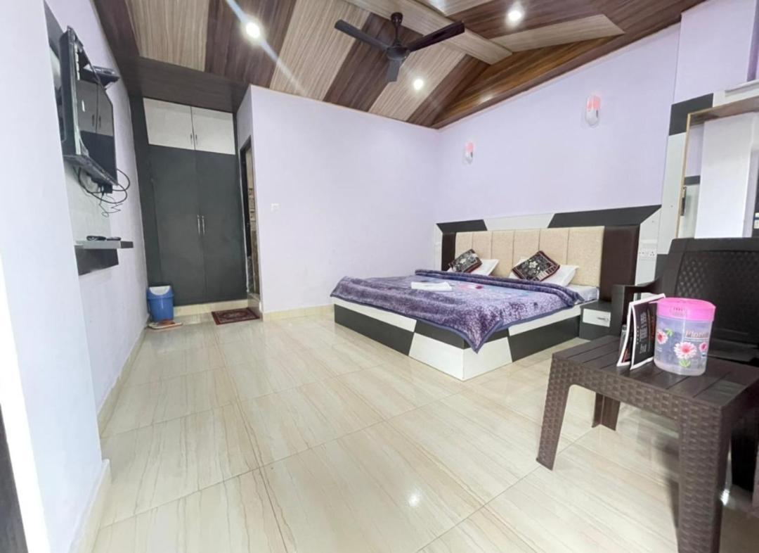 דלהאוזי Oak Wood Homestay Banikhet מראה חיצוני תמונה