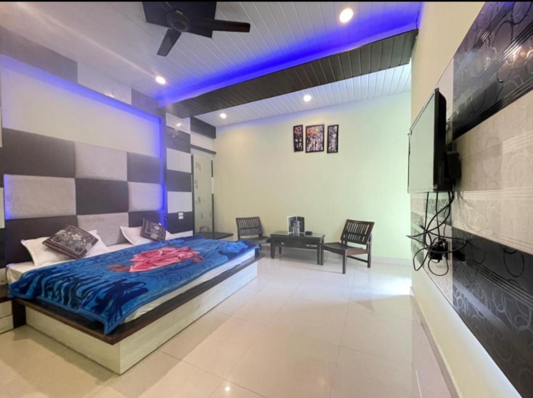 דלהאוזי Oak Wood Homestay Banikhet מראה חיצוני תמונה